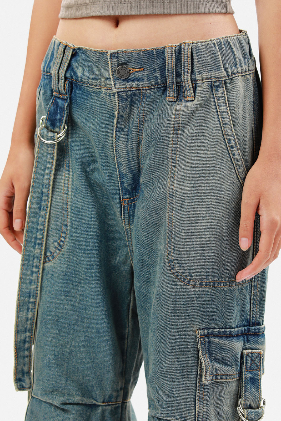 【BAON】Tapi Stitch Rivet Cargo Denim Bermuda Pants BAON】Tapi Stitch Rivet Cargo Denim Bermuda Pants